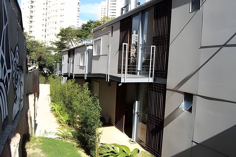 apartamento completo e equipado no piso superior